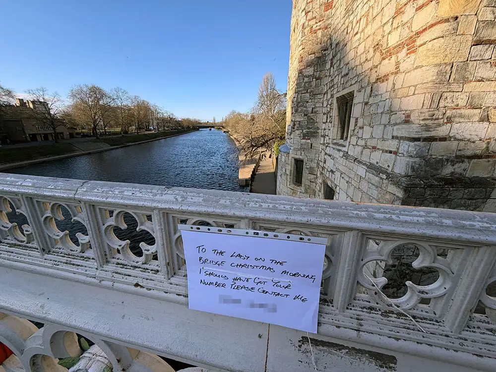 Forget Tinder! Romantic note appears on York bridge searching for soul mate